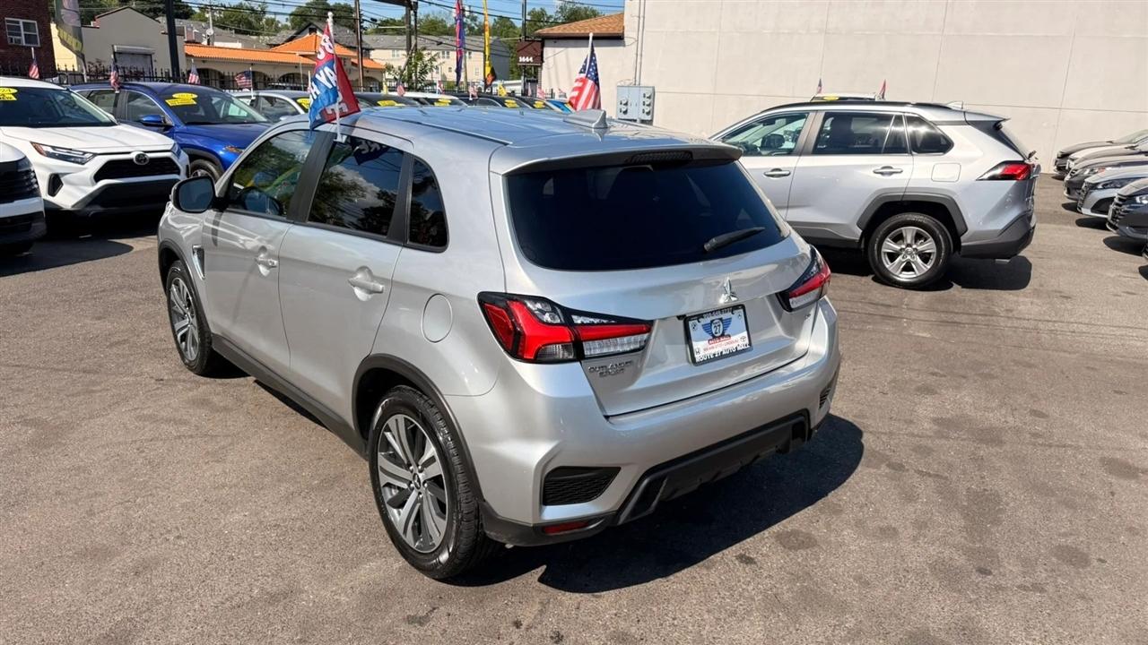 Mitsubishi Outlander Sport 2.0 ES 4WD 2024