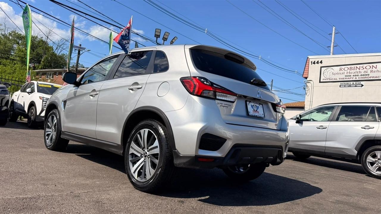 Mitsubishi Outlander Sport 2.0 ES 4WD 2024