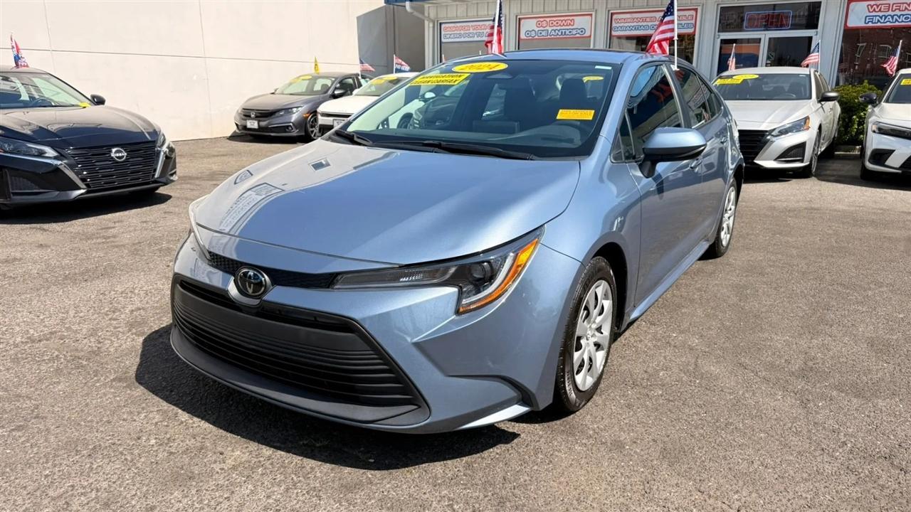 Toyota Corolla LE 2024