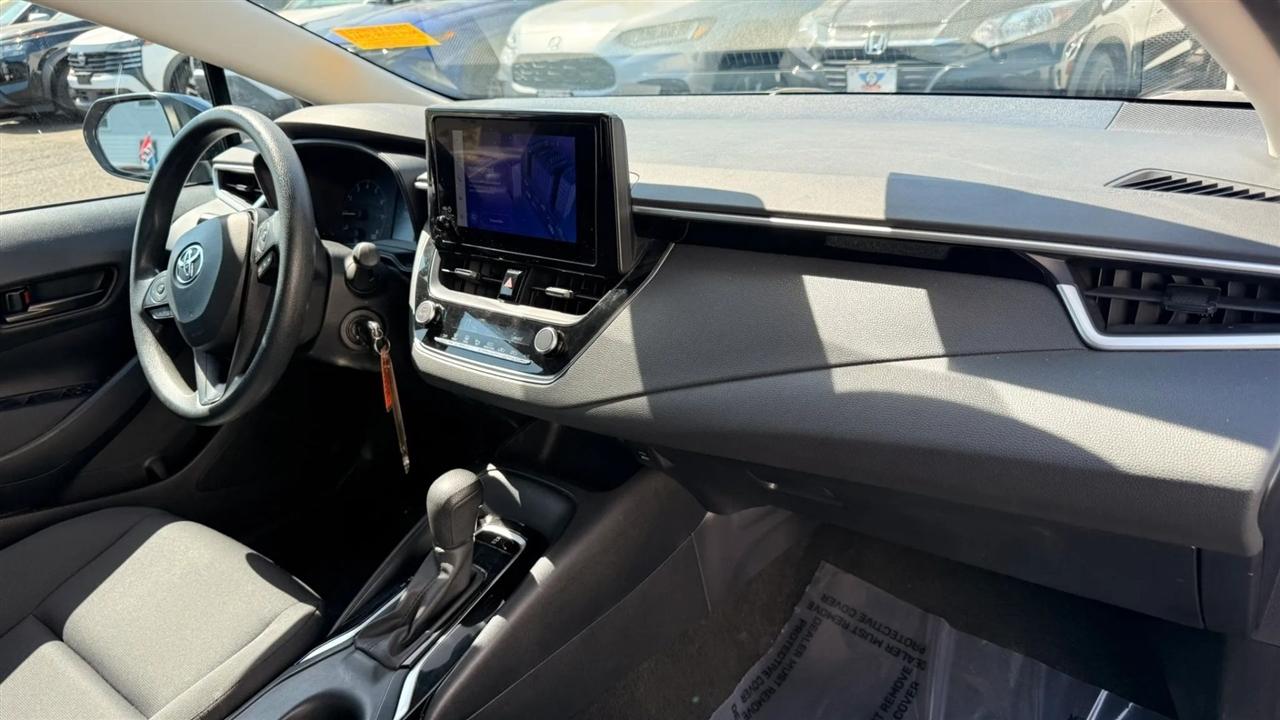 Toyota Corolla LE 2024