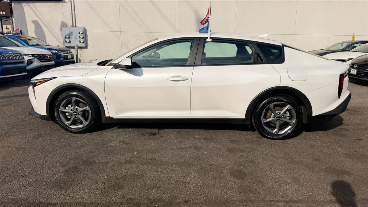 Kia K4 LXS 2025