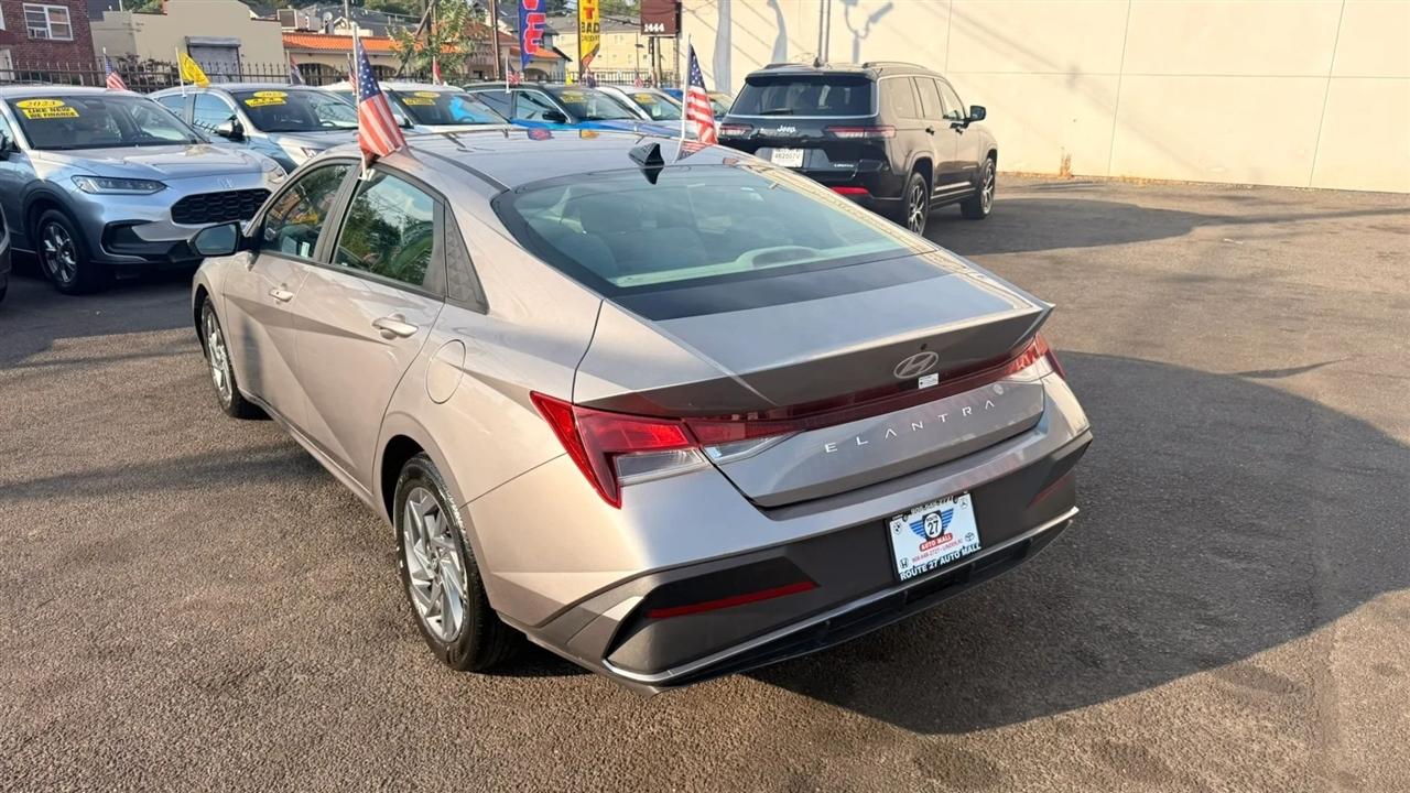 Hyundai Elantra SEL 2024