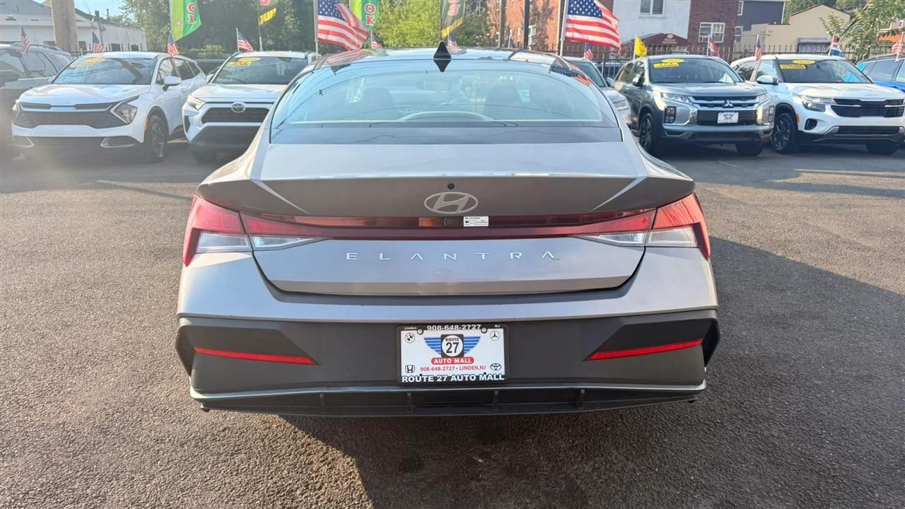 Hyundai Elantra SEL 2024