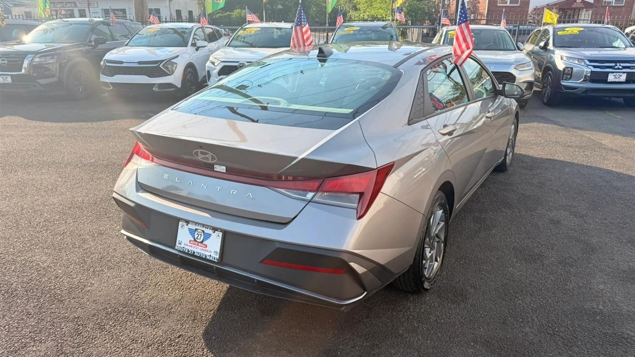 Hyundai Elantra SEL 2024