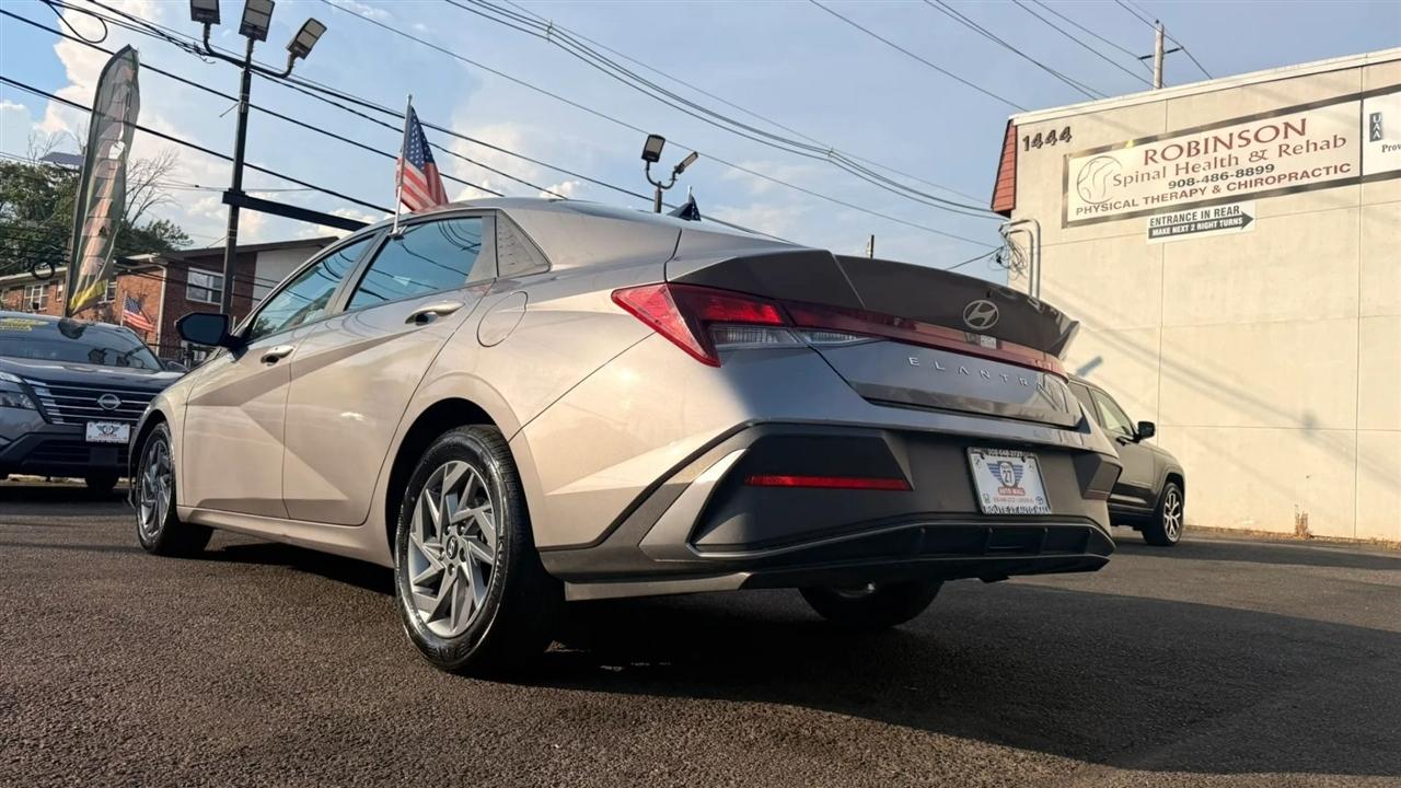 Hyundai Elantra SEL 2024
