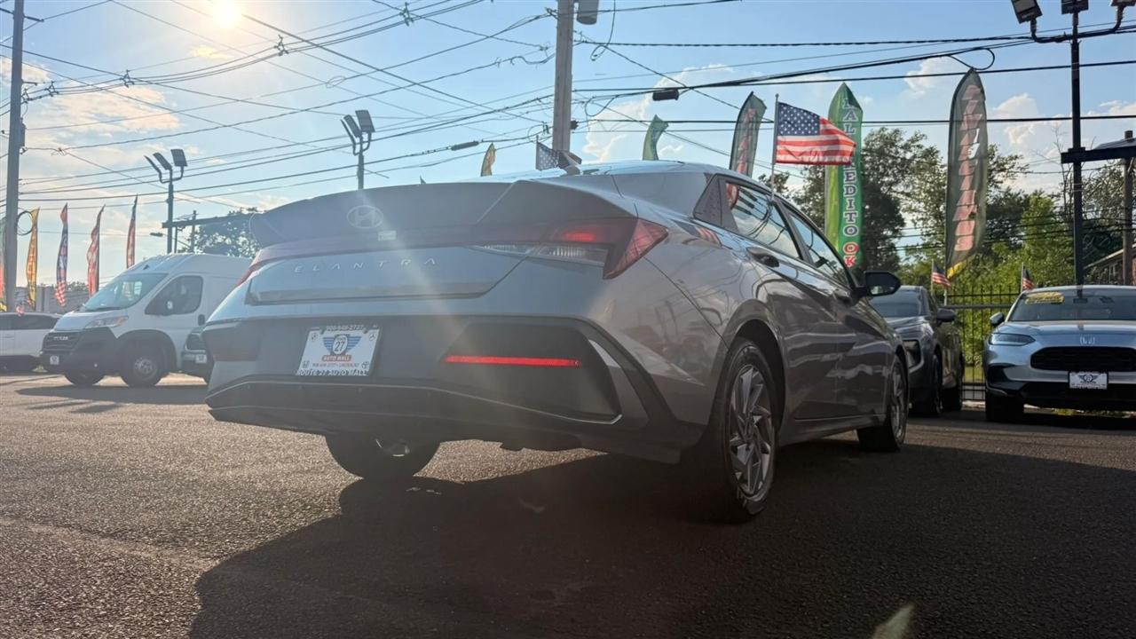 Hyundai Elantra SEL 2024