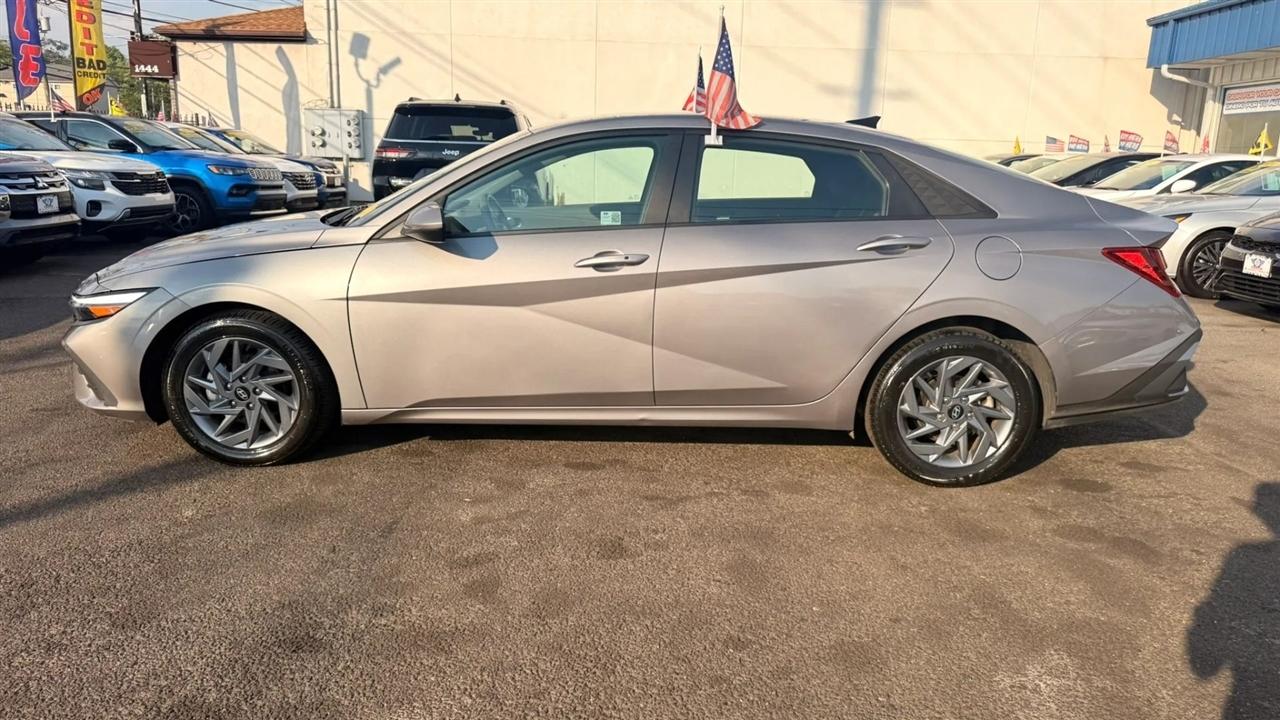 Hyundai Elantra SEL 2024