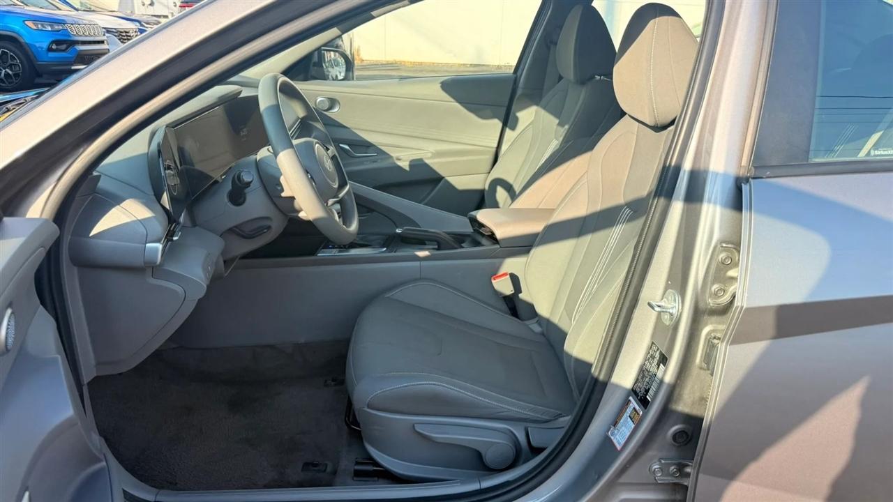 Hyundai Elantra SEL 2024