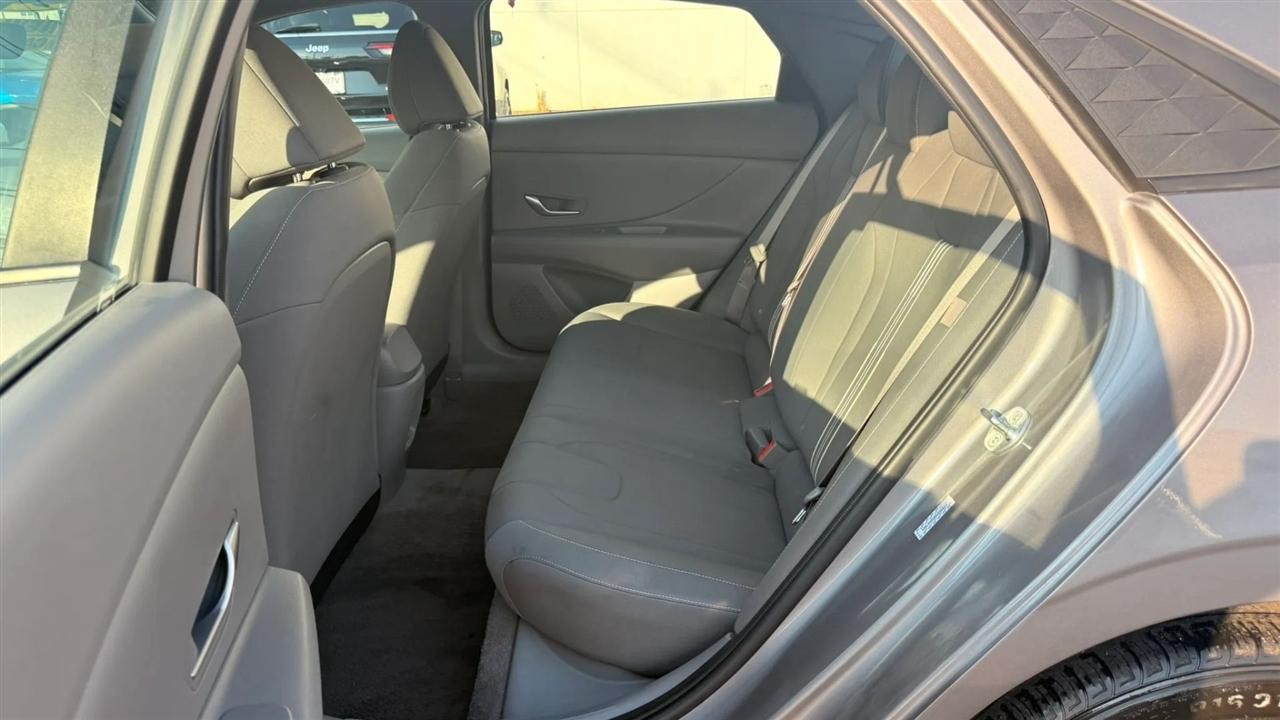 Hyundai Elantra SEL 2024