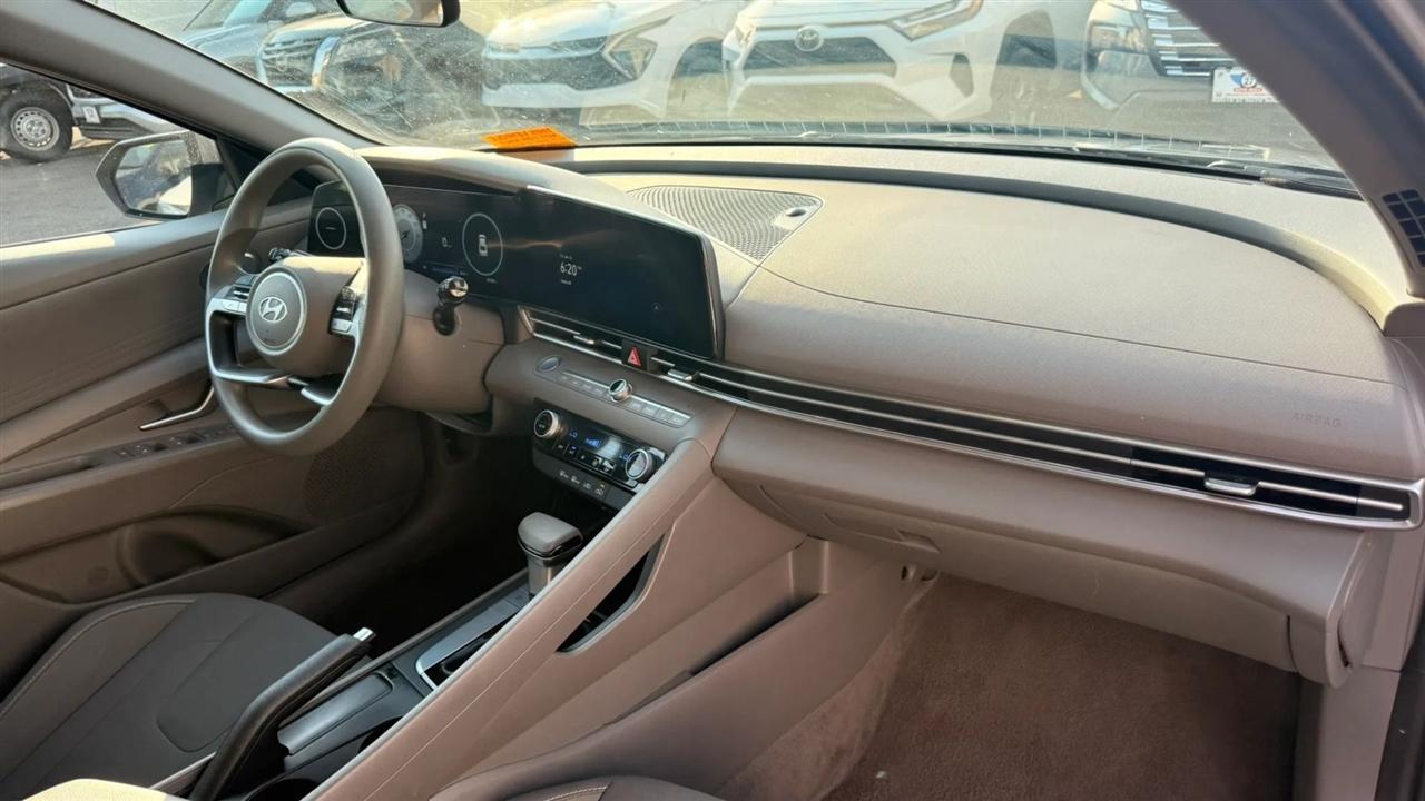 Hyundai Elantra SEL 2024