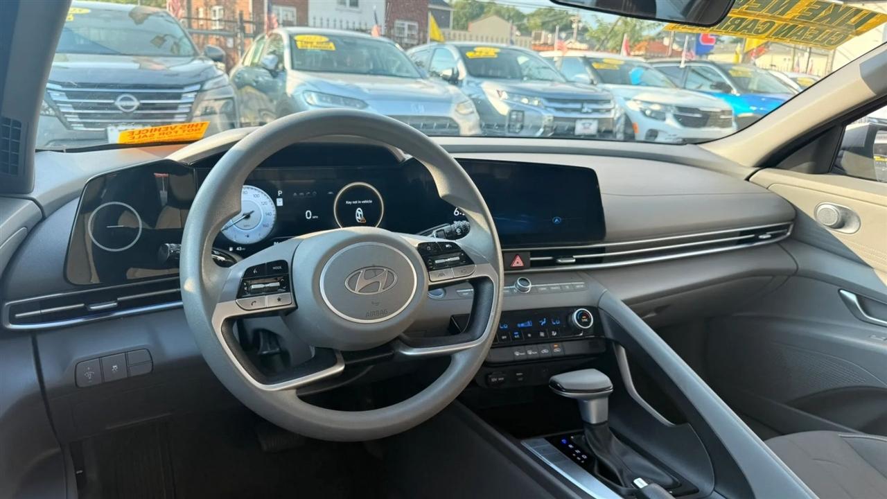 Hyundai Elantra SEL 2024