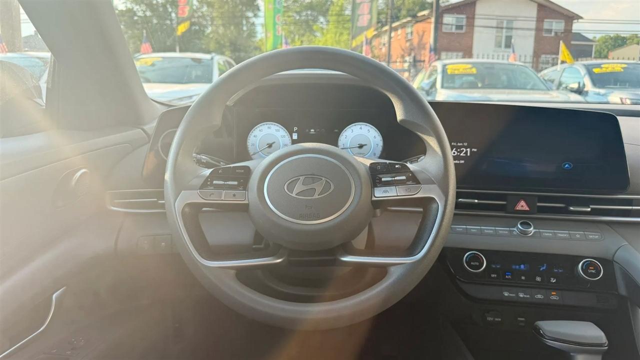 Hyundai Elantra SEL 2024