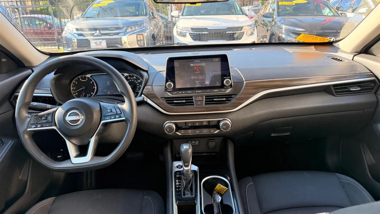 Nissan Altima 2.5 SV 2024