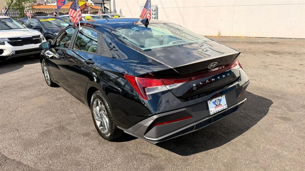 Hyundai Elantra SEL 2024