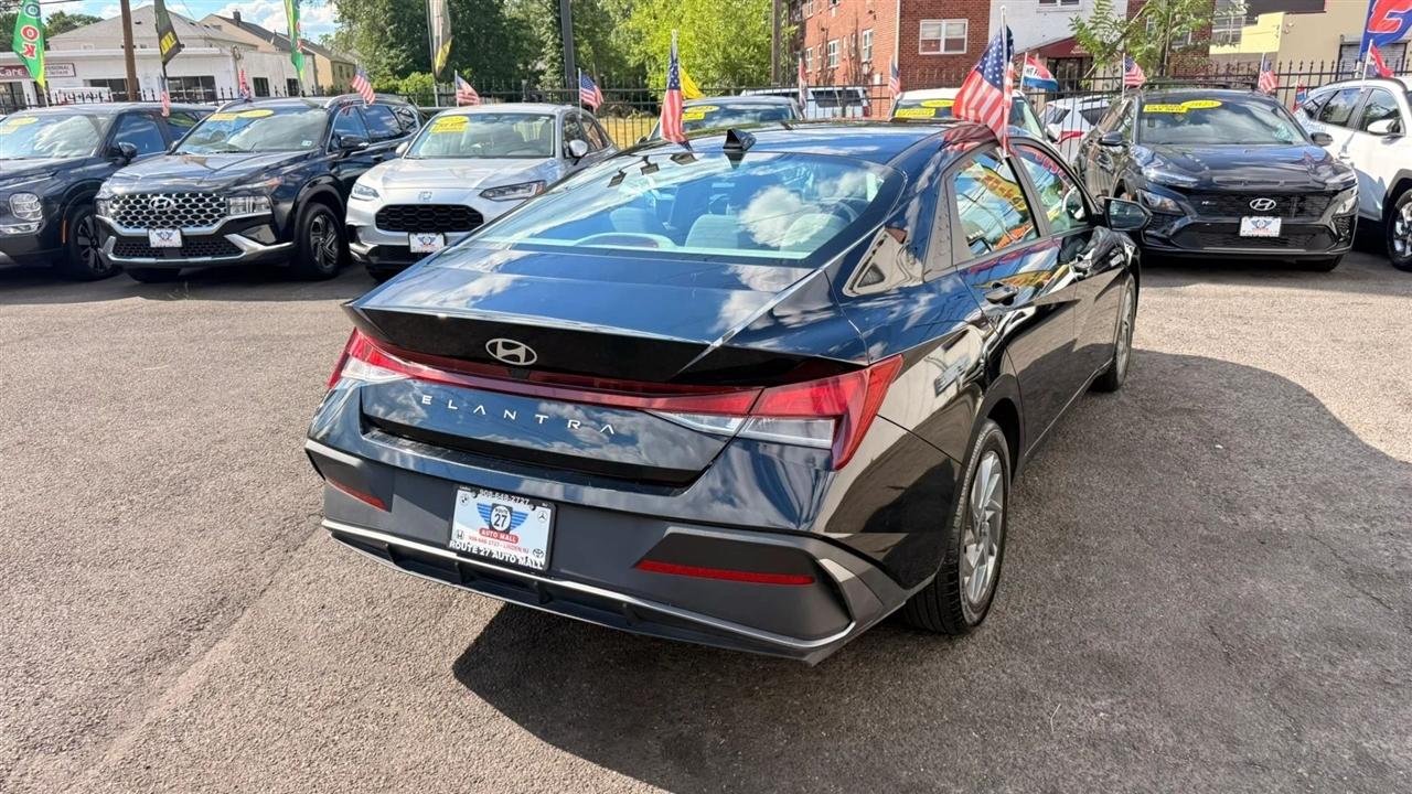 Hyundai Elantra SEL 2024