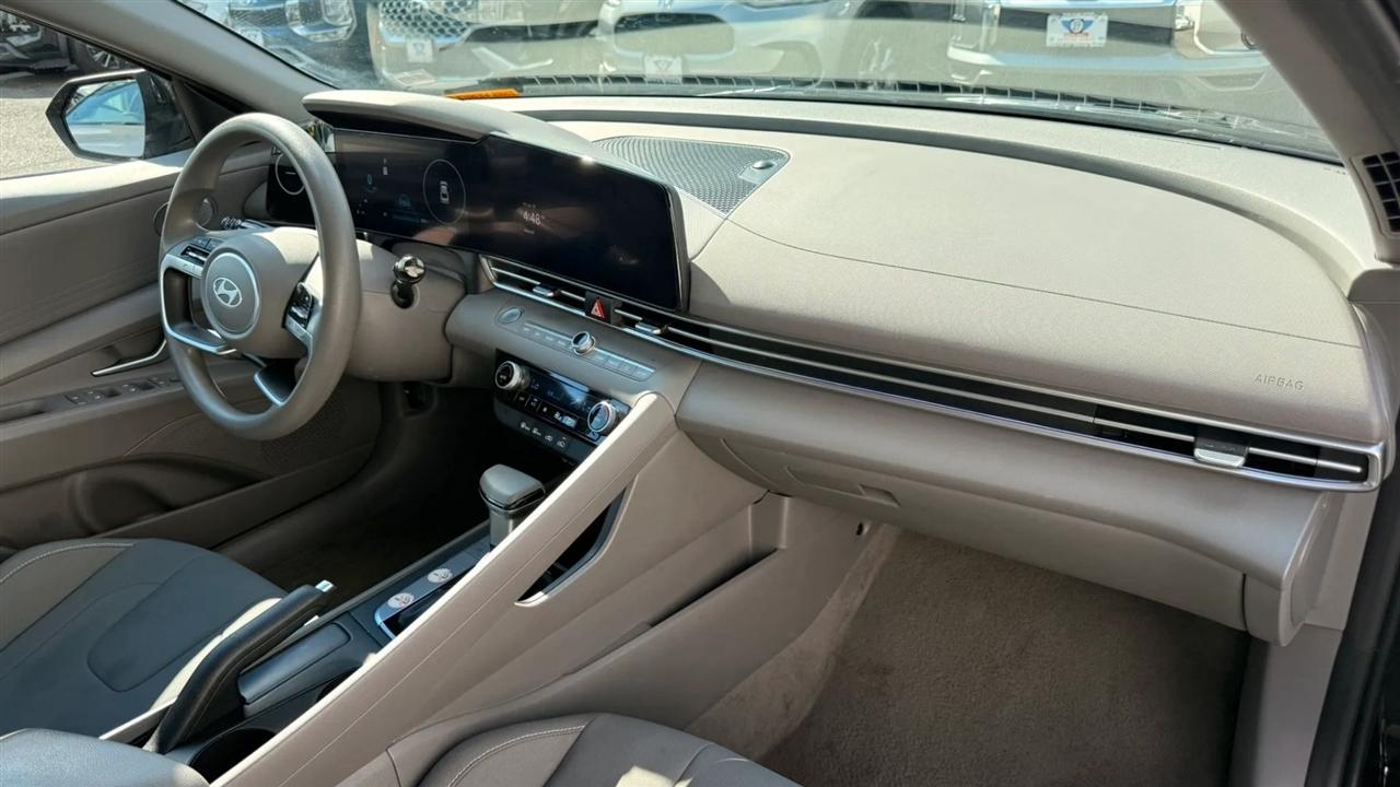 Hyundai Elantra SEL 2024
