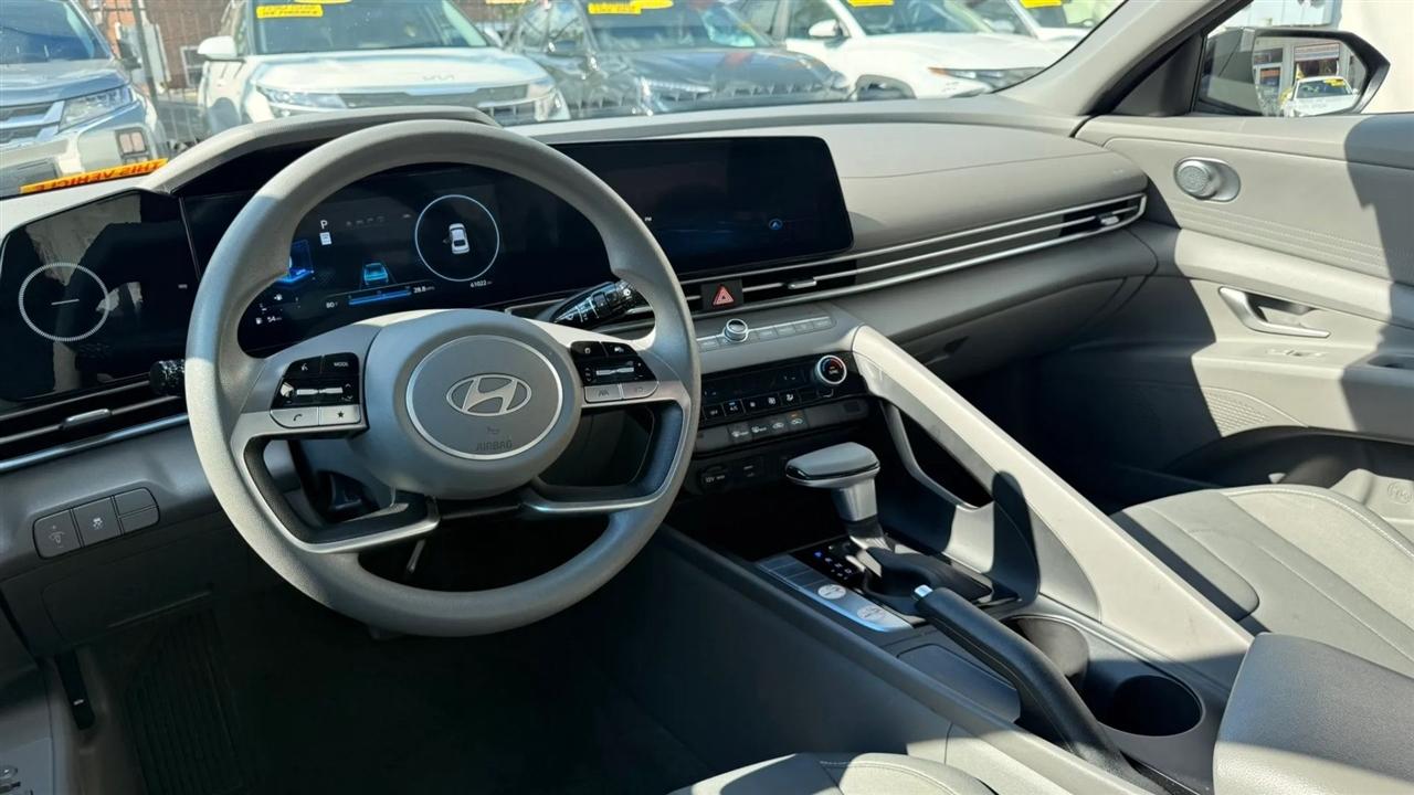 Hyundai Elantra SEL 2024