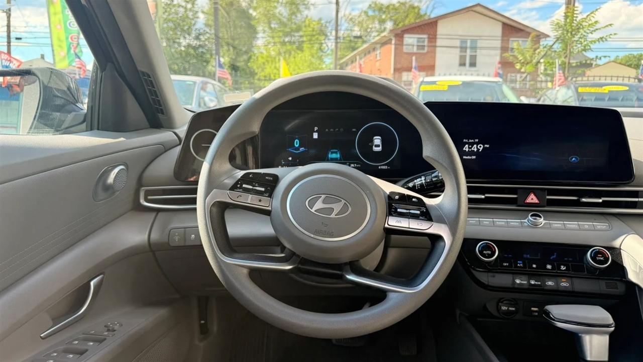 Hyundai Elantra SEL 2024