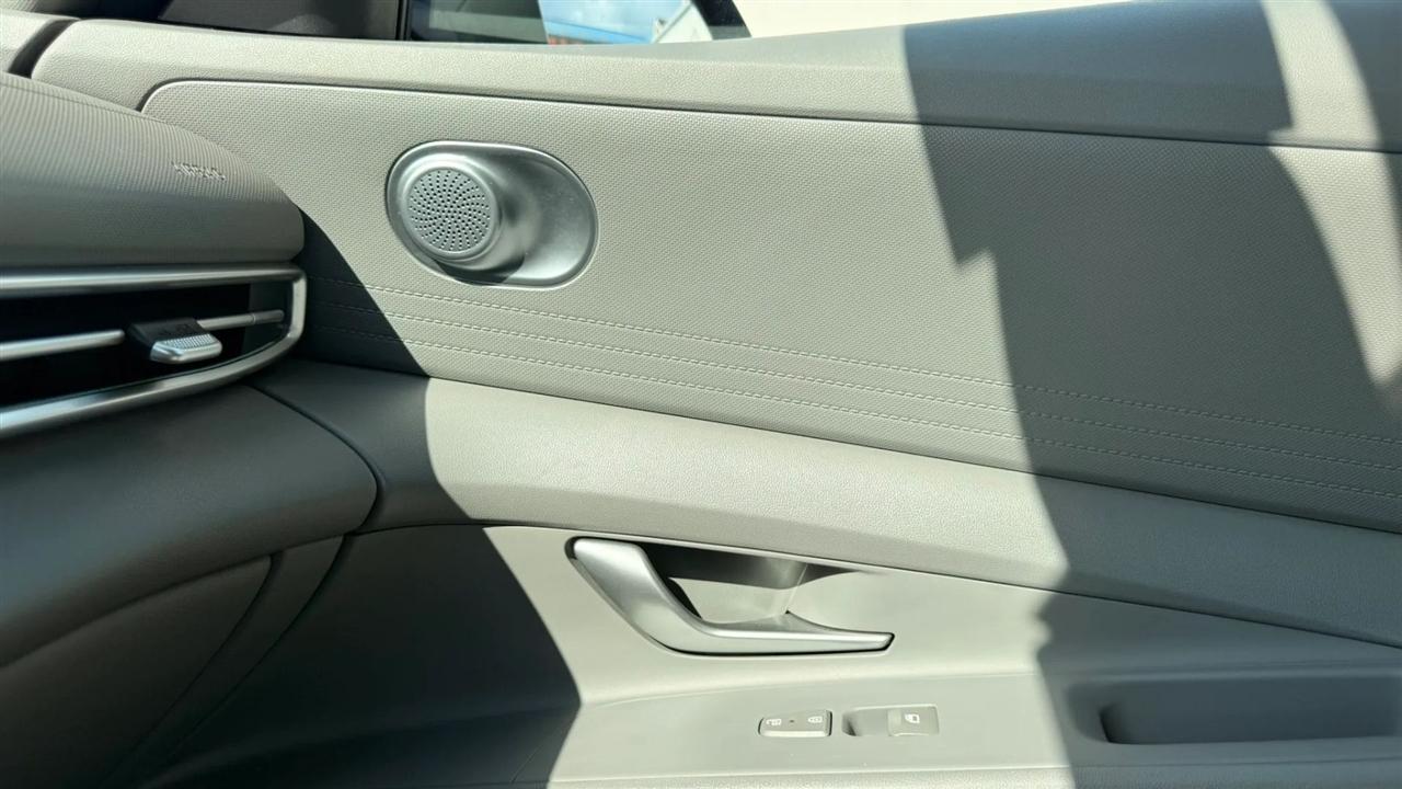 Hyundai Elantra SEL 2024