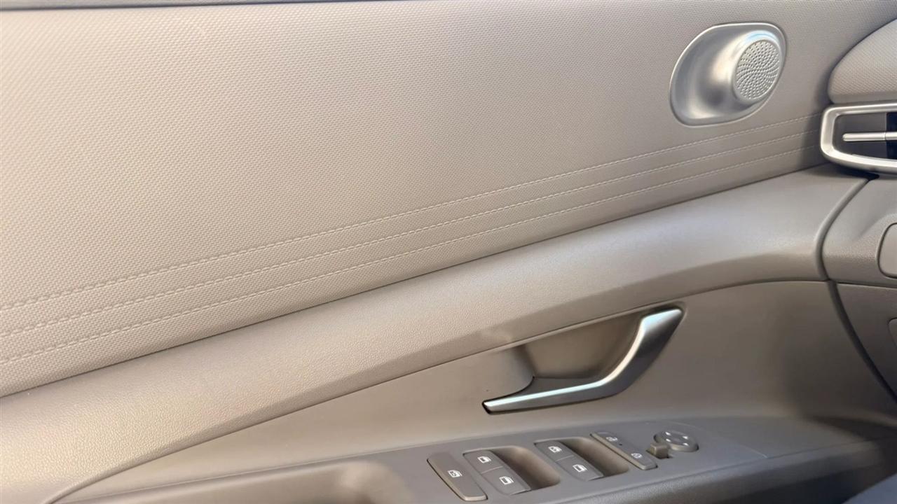 Hyundai Elantra SEL 2024