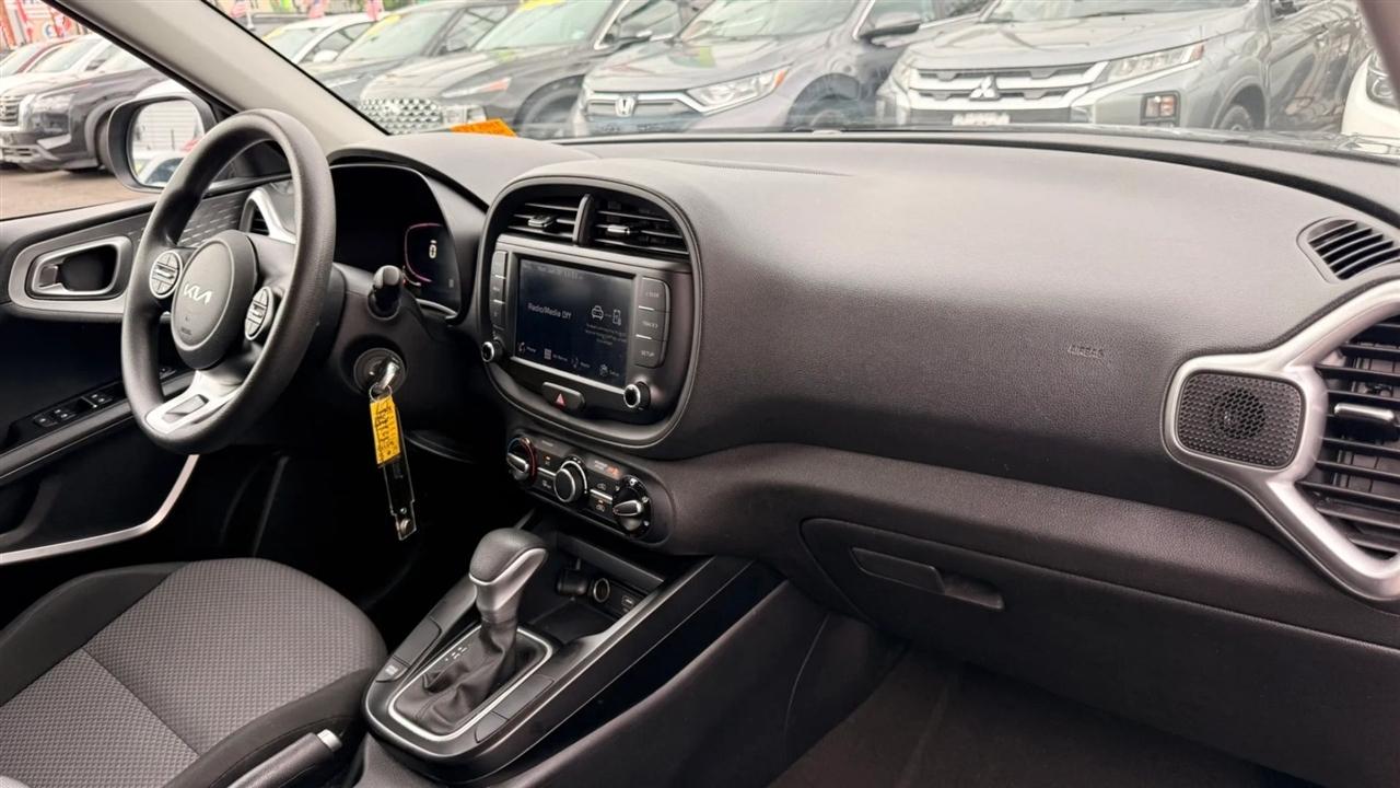 Kia Soul LX CVT 2024