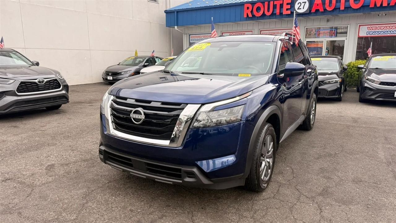Nissan Pathfinder SV 2025