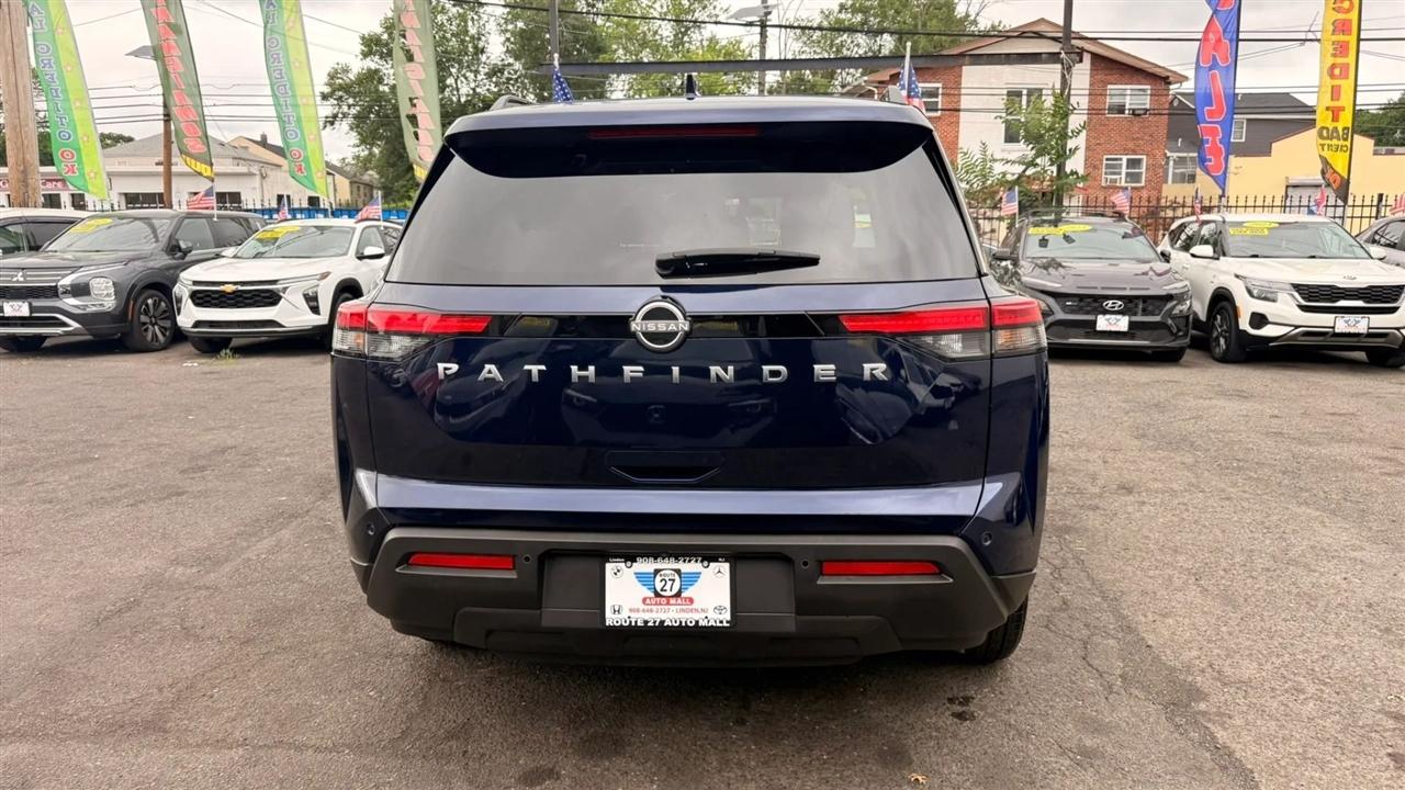 Nissan Pathfinder SV 2025