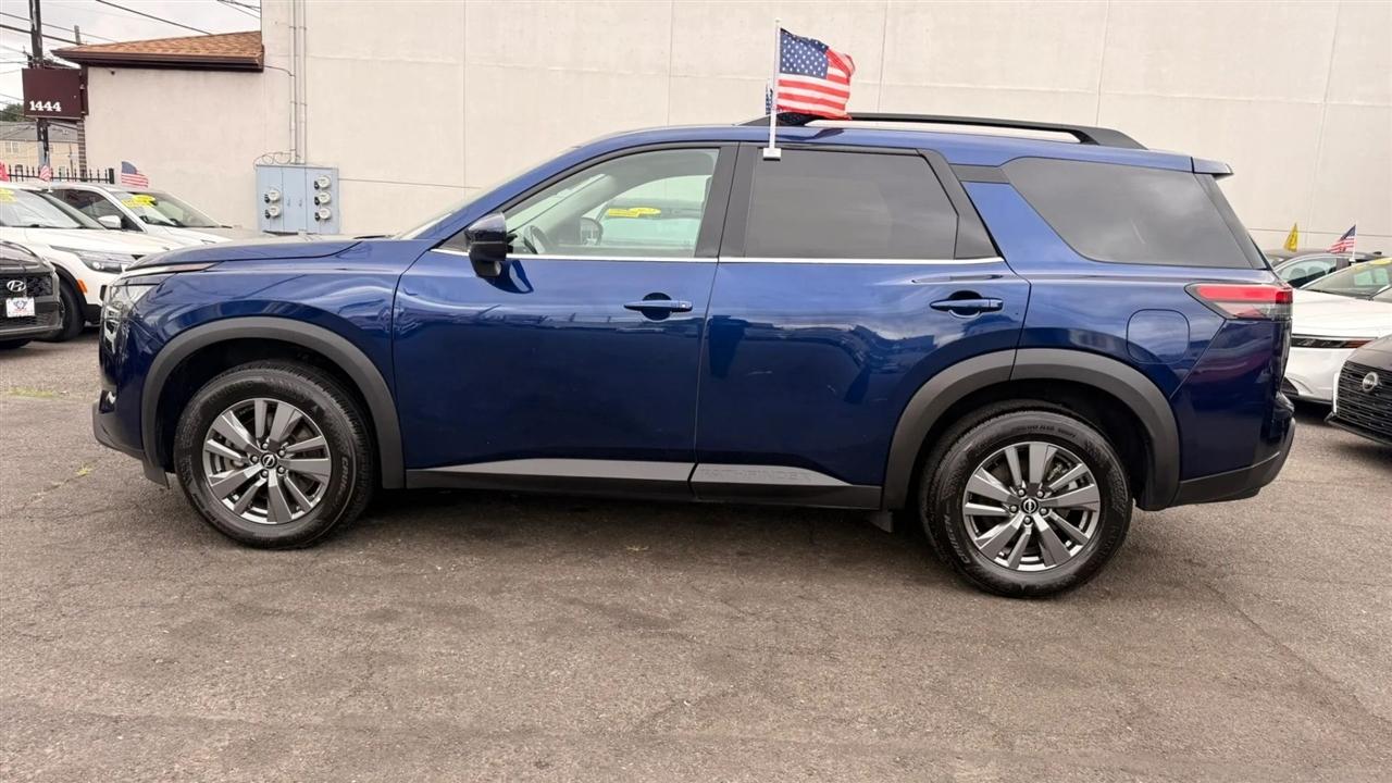 Nissan Pathfinder SV 2025