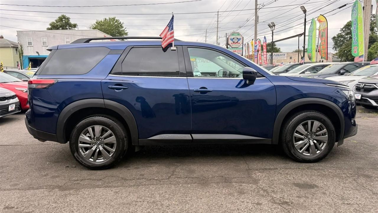 Nissan Pathfinder SV 2025