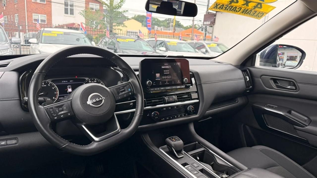 Nissan Pathfinder SV 2025