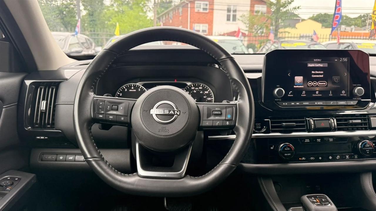 Nissan Pathfinder SV 2025