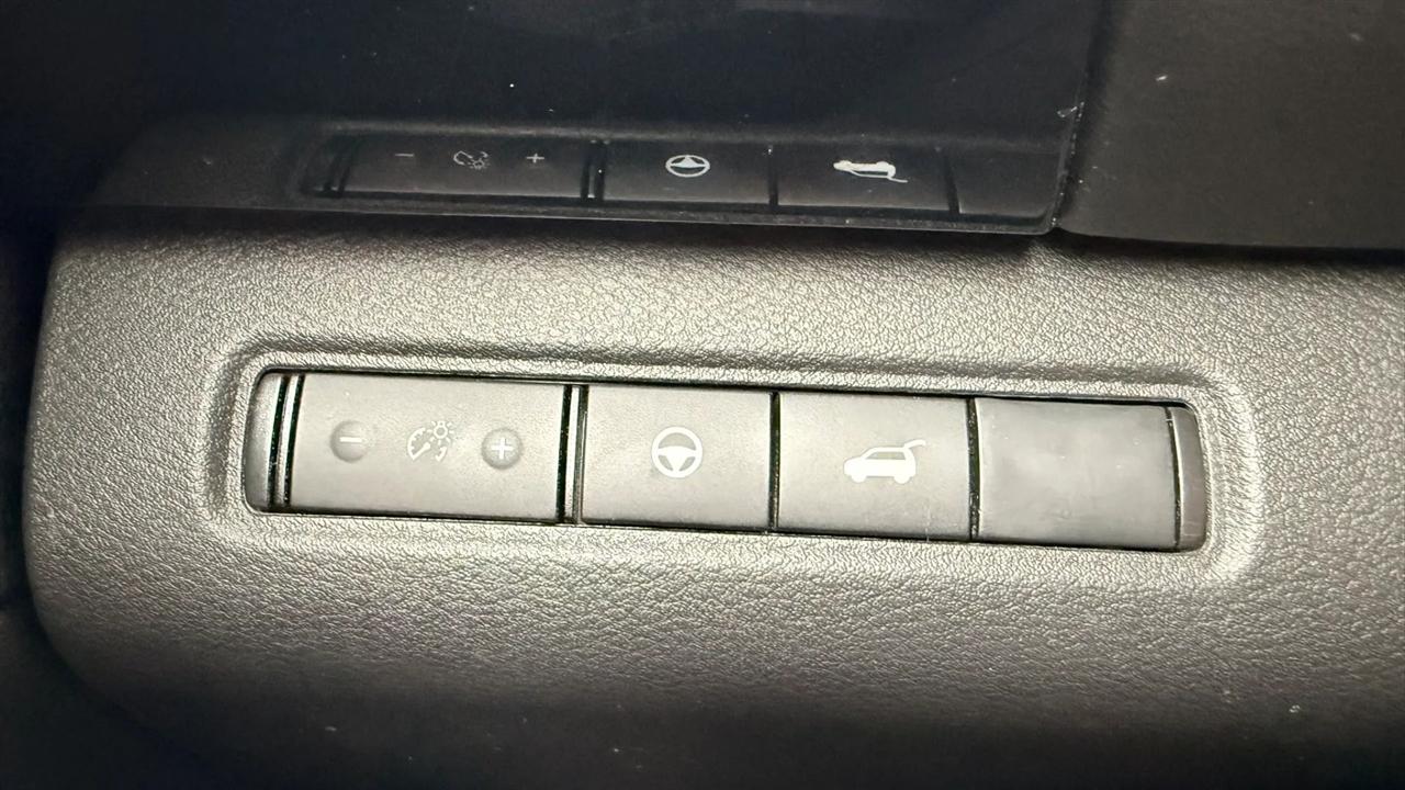 Nissan Pathfinder SV 2025