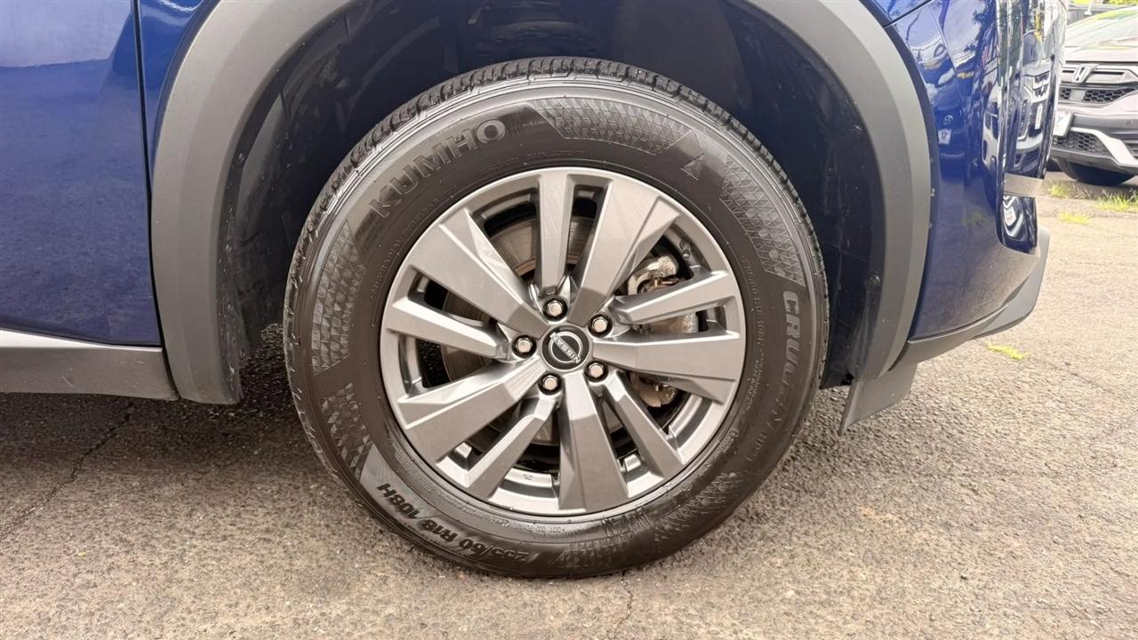 Nissan Pathfinder SV 2025