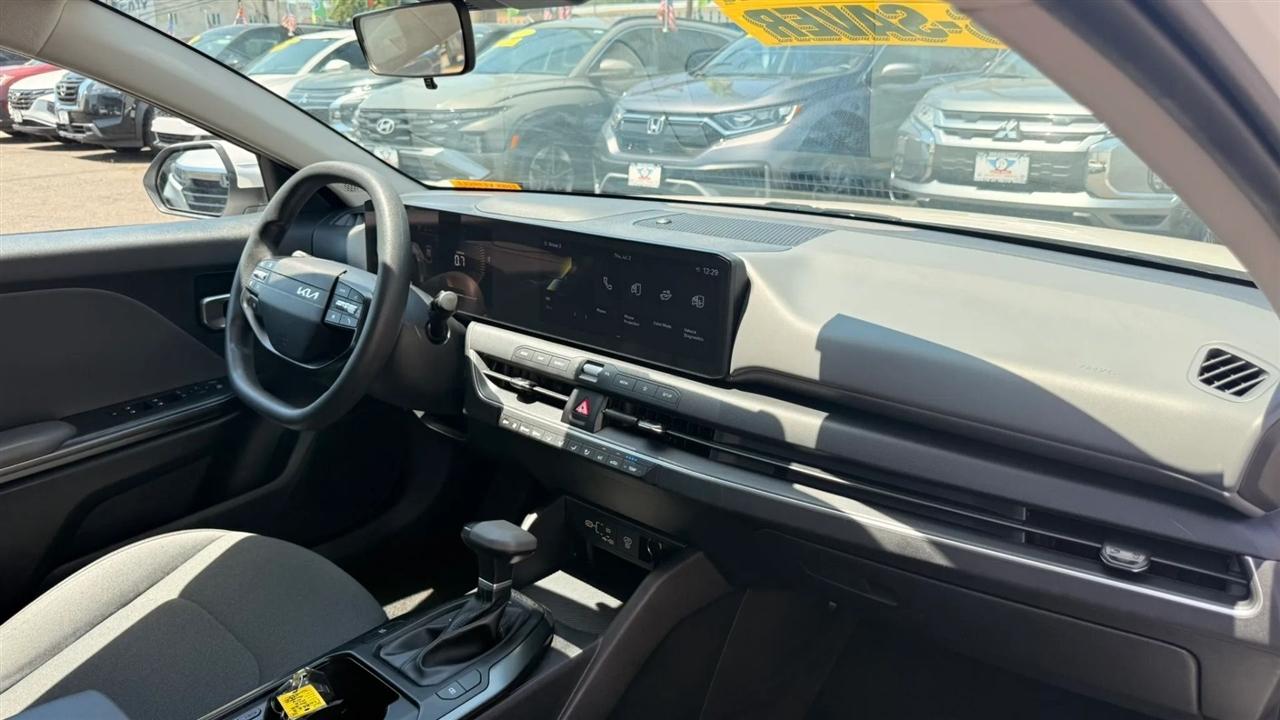 Kia K4 LXS 2025