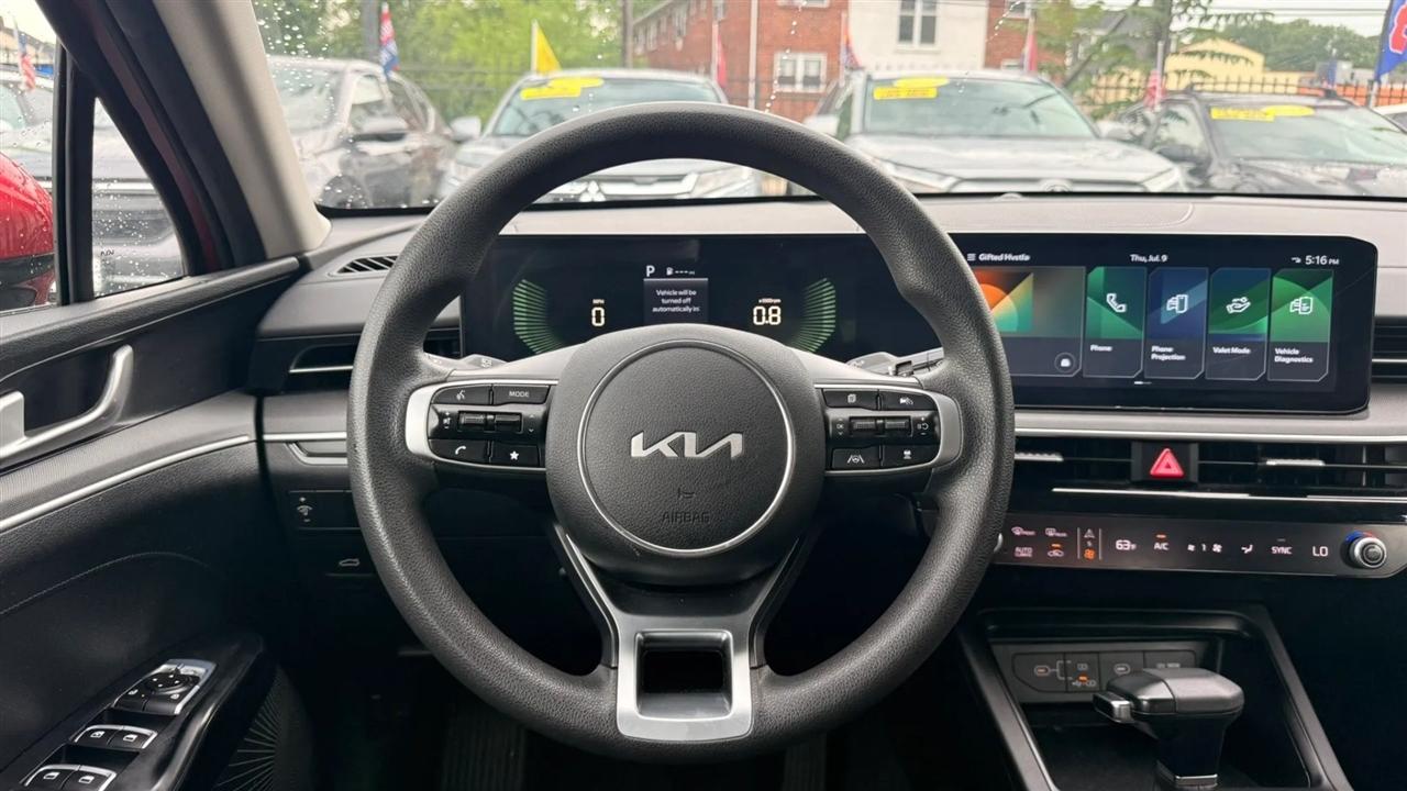 Kia K5 LXS 2025