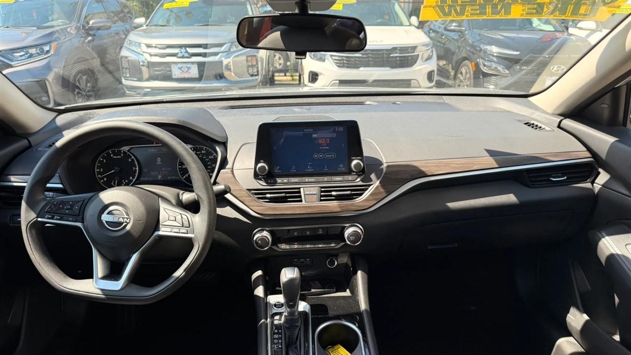 Nissan Altima 2.5 SV 2024