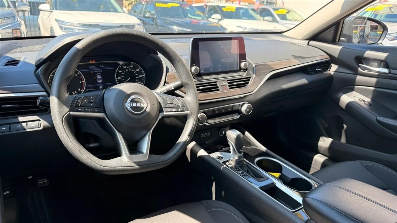 Nissan Altima 2.5 SV 2024