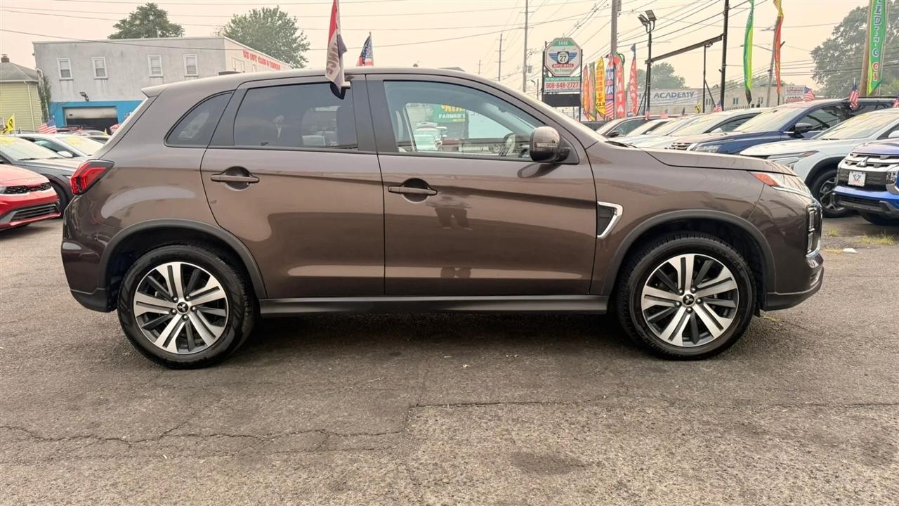 Mitsubishi Outlander Sport 2.0 ES 4WD 2024
