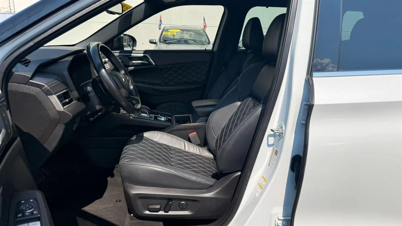 Mitsubishi Outlander SEL 4WD 2023