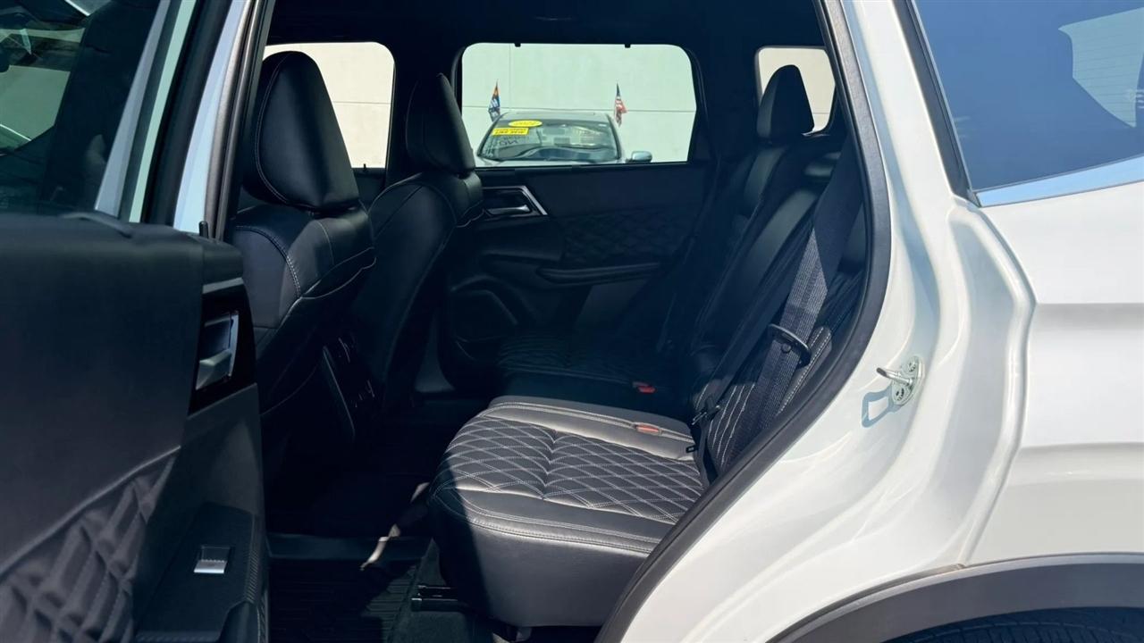 Mitsubishi Outlander SEL 4WD 2023
