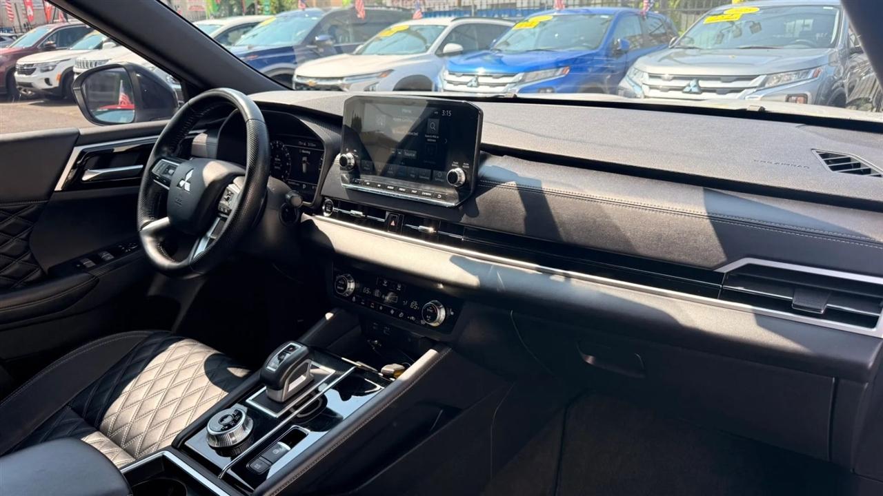 Mitsubishi Outlander SEL 4WD 2023