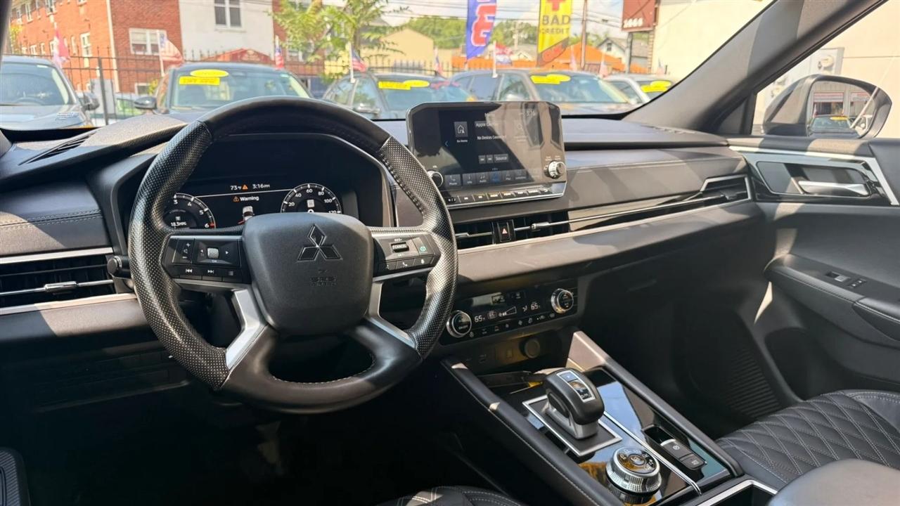 Mitsubishi Outlander SEL 4WD 2023