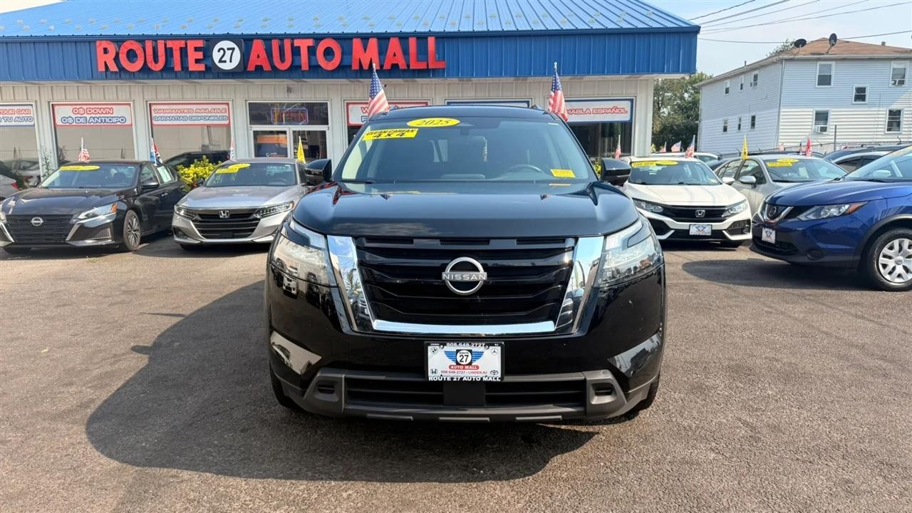 Nissan Pathfinder SV 2025