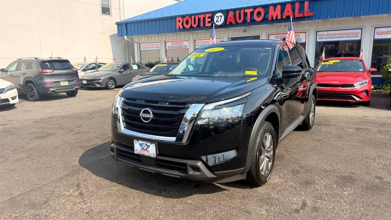 Nissan Pathfinder SV 2025