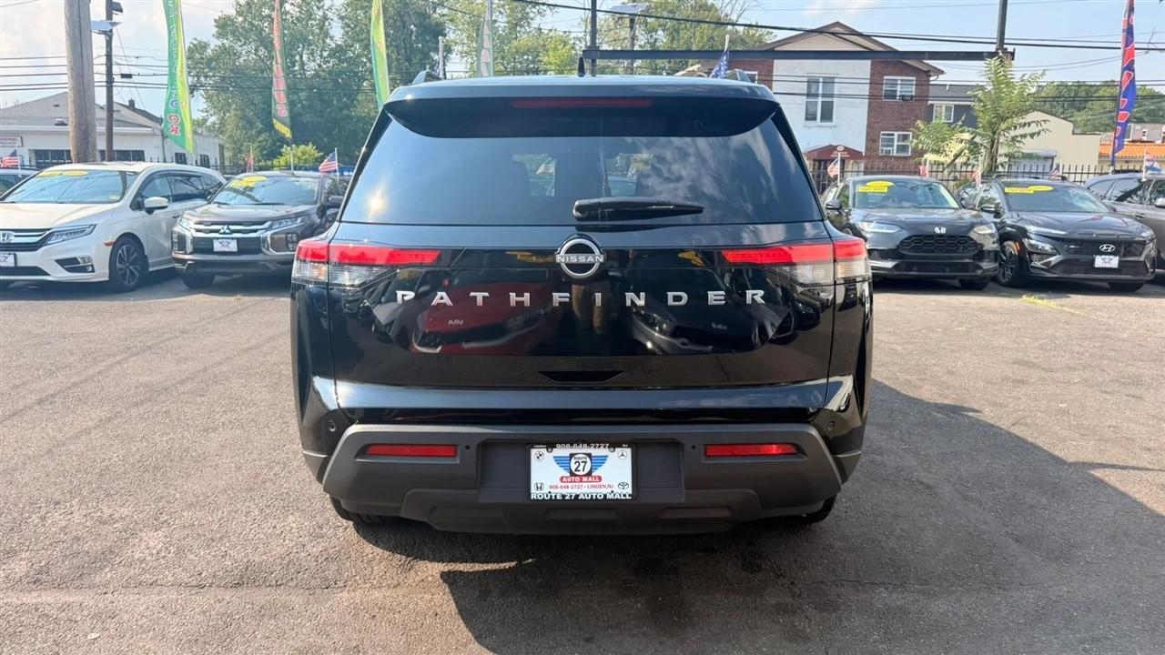 Nissan Pathfinder SV 2025