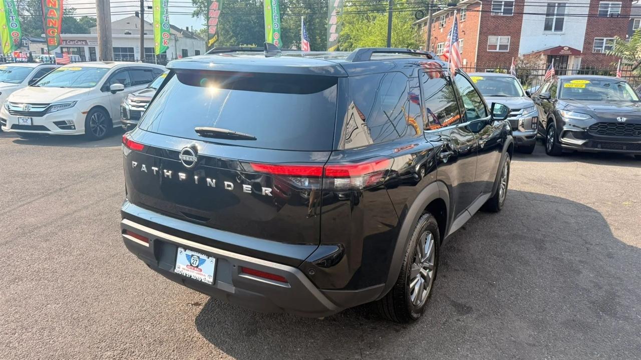 Nissan Pathfinder SV 2025