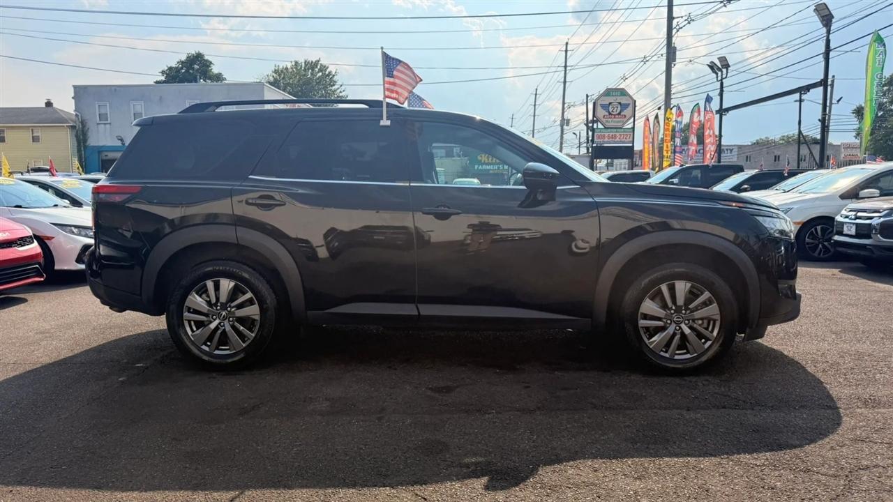 Nissan Pathfinder SV 2025