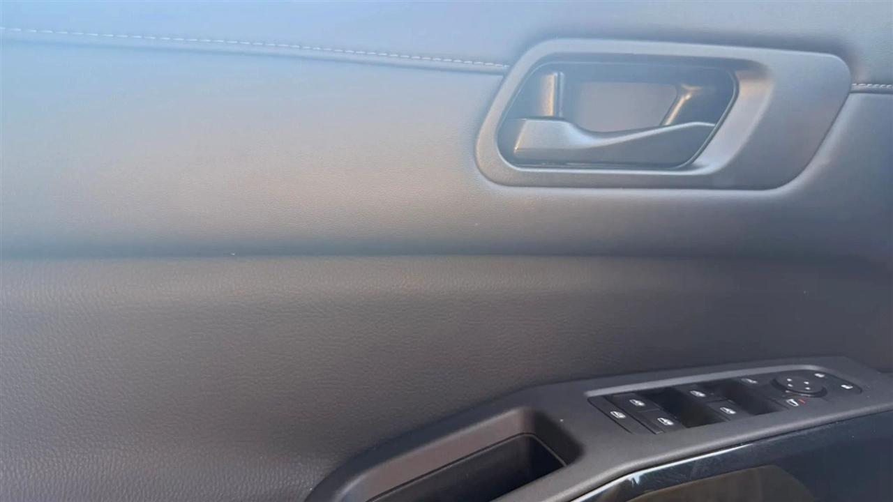 Nissan Pathfinder SV 2025