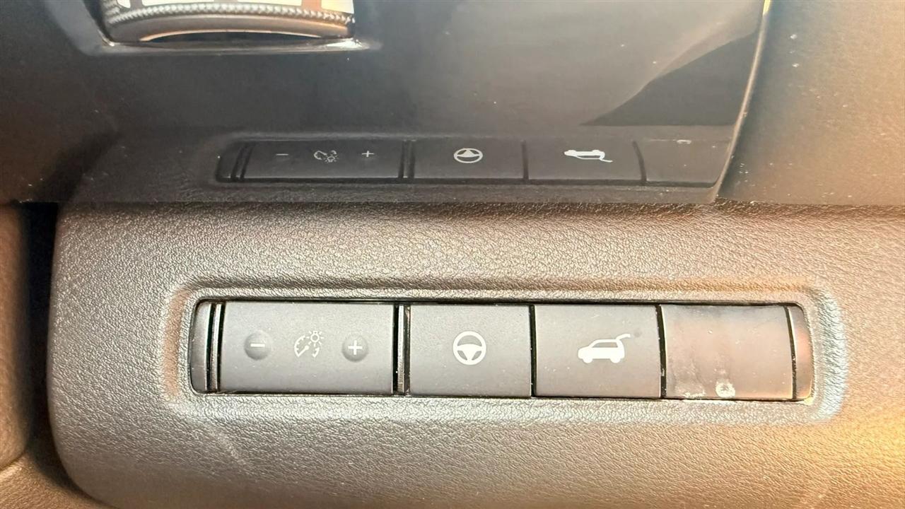 Nissan Pathfinder SV 2025