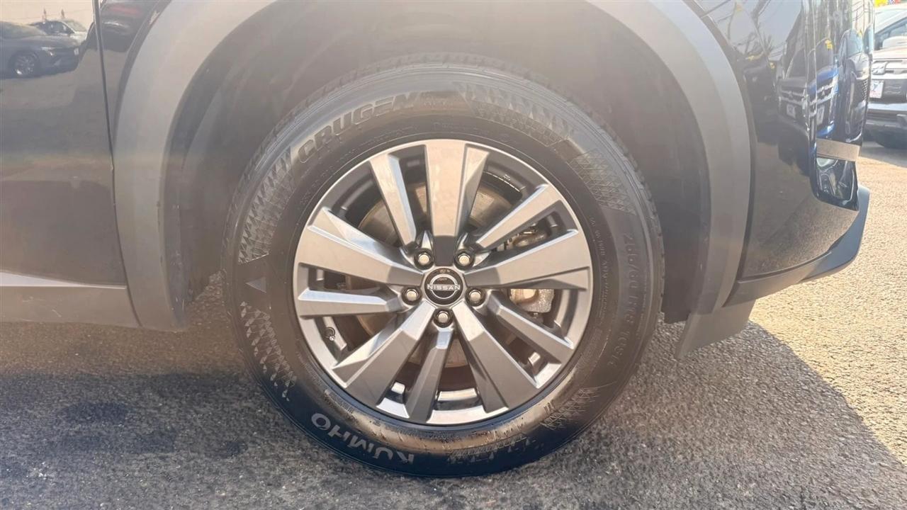 Nissan Pathfinder SV 2025